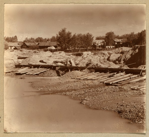 Gold-mining works on the Berezovka River. [Berezovski] 1910