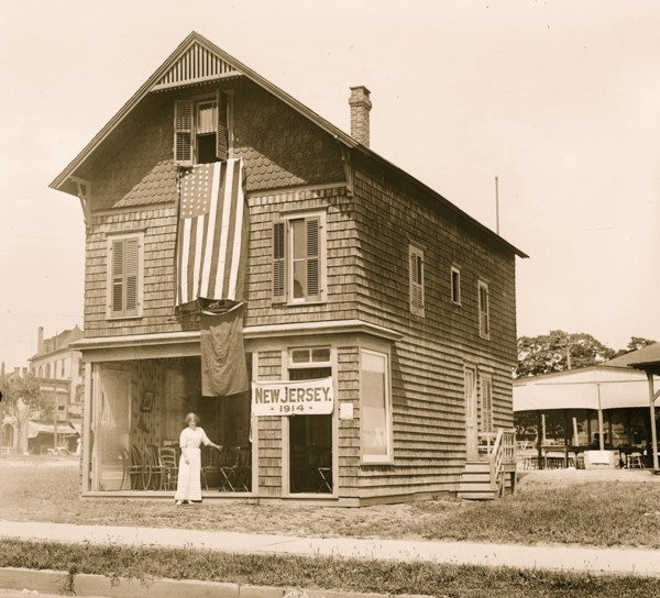 House with Flag in Asburg Park 1912