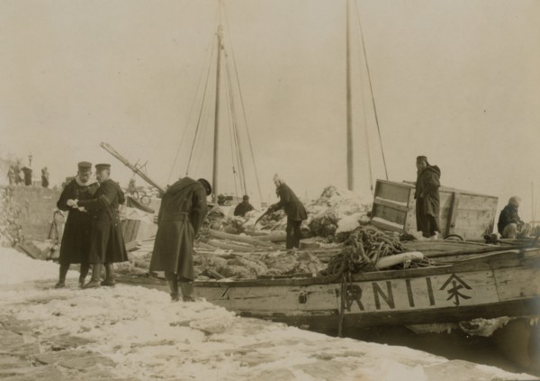 Japanese officers directing the unloading of supplies, Chemulpo AKA Inchon 1904
