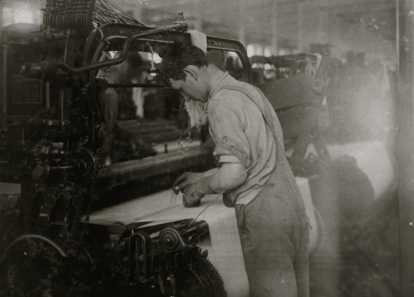 King Philip Weave Room. Italian Boy weaving 1916