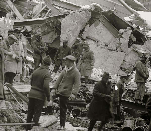 Knickerbocker Theatre in Washington DC collapse from the weight of snow 1922