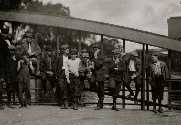 Millworkers at the Washington Mill in Lawrence, Mass. 1911