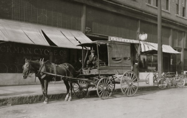 Mini Newsboy in LA 1916
