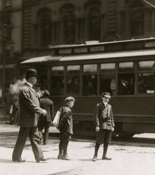 Newsboys in St. Louis 1910