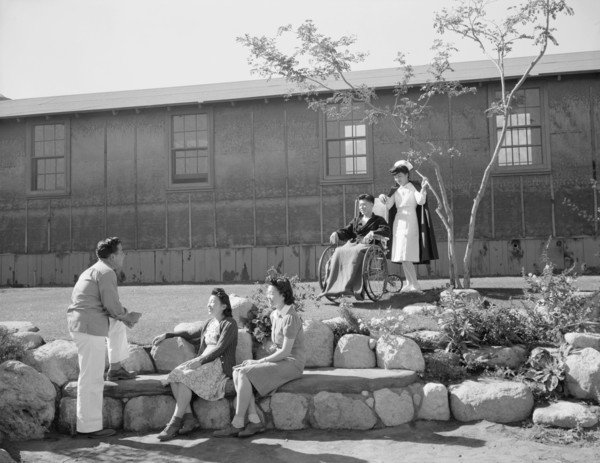 Nurse Aiko Hamaguchi and patient Tom Kano. Others: George Nakano, Keiko Kamahara 1943