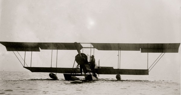 Commander Samson arrives at South Sea after flying from Eastchurch. Mooring the hydroplane