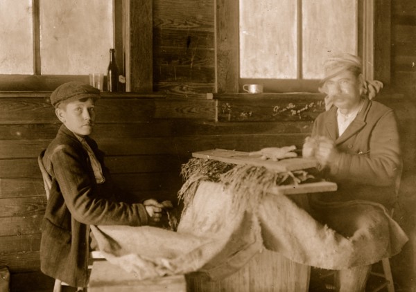 One of the strippers in Tampa, Fla., Cigar factory 1909