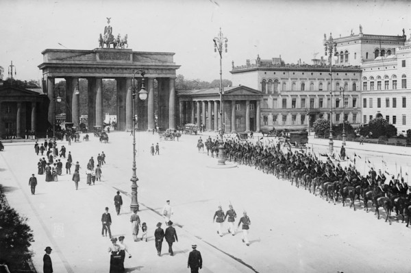 Pariser Platz and Brandenburger Thor (Paris Place and Brandenburg Gate)