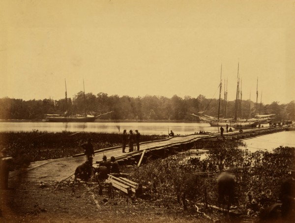 Pontoon bridge across the James 1864