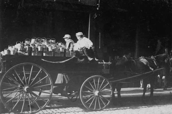 Selling Grapes Saturday Night in the Market 1910