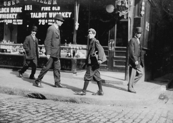 Sunday morning. One of the old-style bootblacks 1909