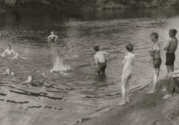 Tobacco workers take a break at a swimming hole. 1916
