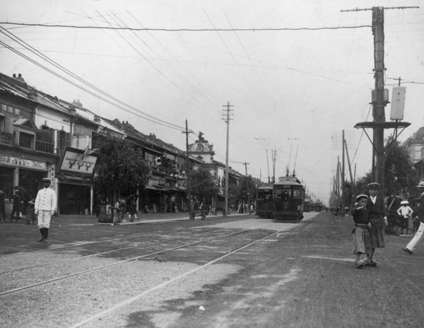Trolley Cars Rail their way in Downtown Tokyo, Japan 1905