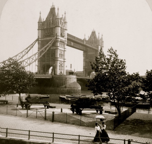Tower Bridge over the Thames, London 1901