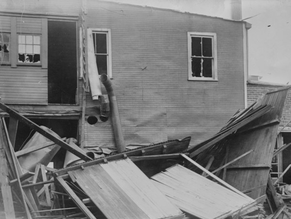 Von Spreckelson Mill blown up by dynamite as Telephone building was blown up in Indianapolis because of labor violence 1909