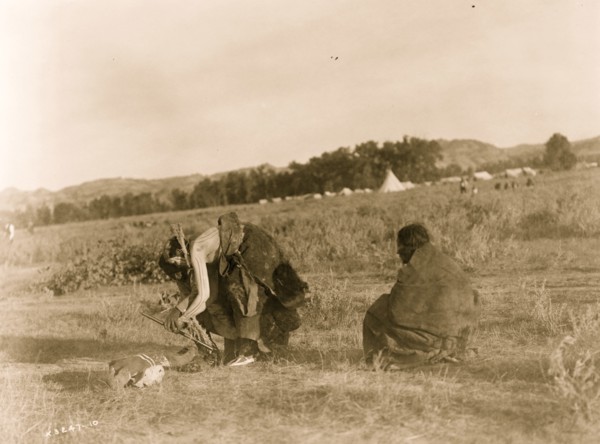 Offering pipe to the skull--Cheyenne 1910