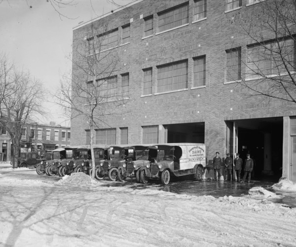 Chestnut Farms Dairy.  Geo. M. Oyster, Jr.