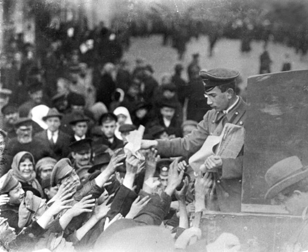 Distribution of revolutionary newspapers in moscow, ussr, feb, 1917.