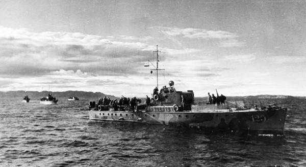 Northern fleet, soviet submarine chasers patrolling in the berents sea, november 1942.
