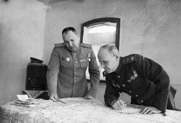 Colonel general m, zakharov (left), chief of staff of the second ukrainian front, and marshall i, konev laying plans for the encirclement of the germans prior to the battle of korsun-shevchenkovsky in...