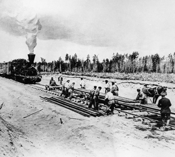 Workers laying track for the central portion of the trans-siberian railroad in the krasnoyarsk region of russia, 1899, this section of the railway runs between the ob and yenisey rivers.