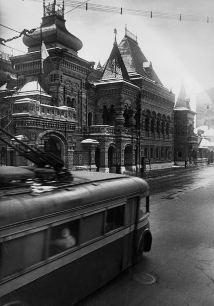 Moscow, late 1930s, a trolley-bus going past the french embassy building.