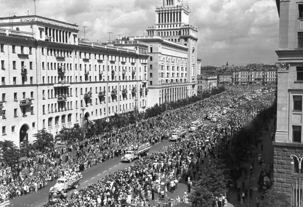 Sixth world festival of youth and students in moscow, july 28, 1957, participants on their way to lenin stadium for the opening ceremonies of the festival.