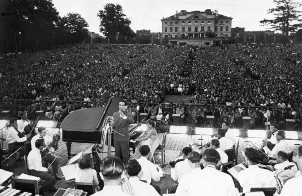 The polish ensemble 'blue jazz', conducted by richard damrosh and featuring pianist brigida shimlovska, performing gershwin's rhapsody in blue in the green theater of the gorky central park of culture...