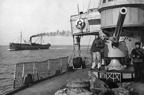 Black sea fleet, soviet naval vessels escorting a freight transport, may 1942.