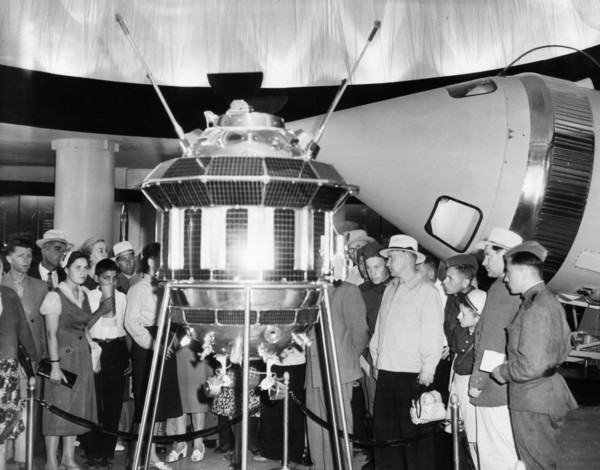 A model of the soviet lunar probe, luna 3 on display at the ussr economic achievements exhibition at the ussr academy of sciences in moscow, ussr, 1960.