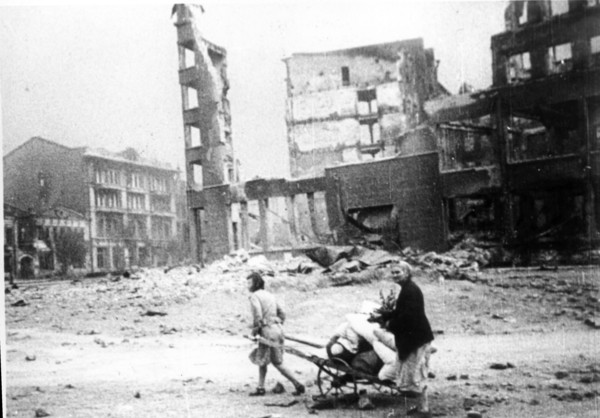 Battle of stalingrad, world war 2, civilian refugees.