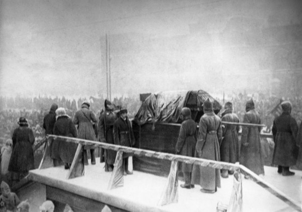 Lenin's funeral, members of the politburo carrying the casket into the crypt near the kremlin wall in red square, moscow, january 1924.