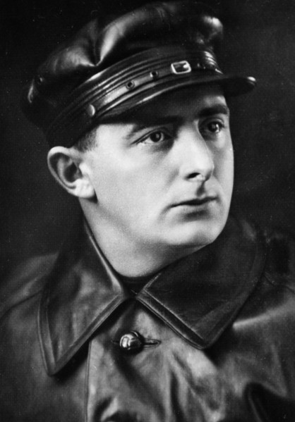 Soviet film director, dziga vertov (1896 - 1954).