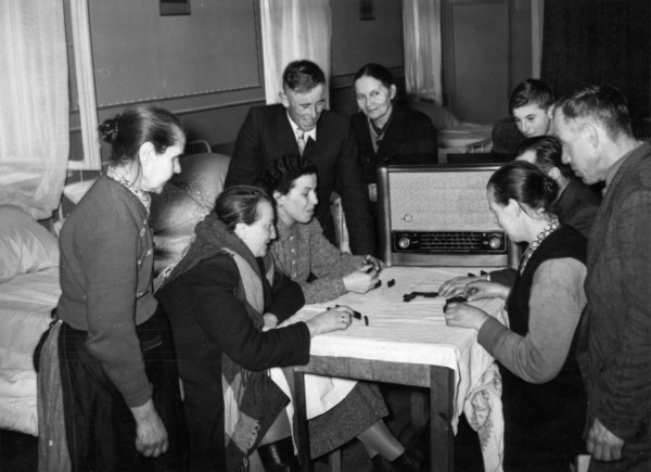 Poles repatriated from the soviet union, a group of people from the region of lwow in the repatriation center, december 1956.