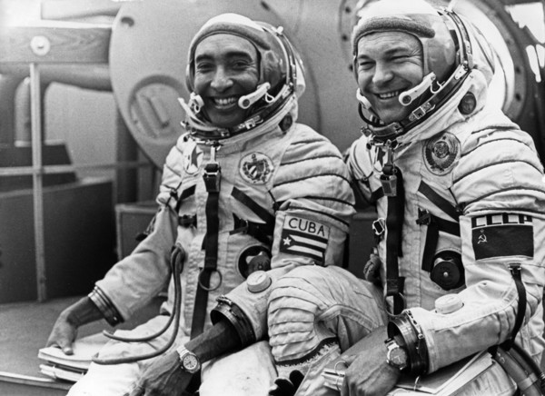 Crew of the soyuz-38 space mission to the salyut 6 space station, soviet cosmonaut colonel yuri viktorovich romanenko (right) and cuban researcher-cosmonaut lieutenant-colonel arnaldo tamayo mendez at...