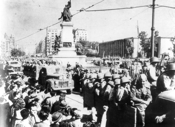 World war 2, red army troops enter bucharest in august 1944.