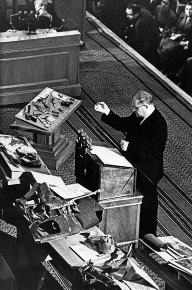 Professor v,i, prozorovsky demonstrating the poisoned pin, found on francis gary powers upon his arrest, during an evening session of his trial on august 18, 1960, he is being tried for espionage by t...