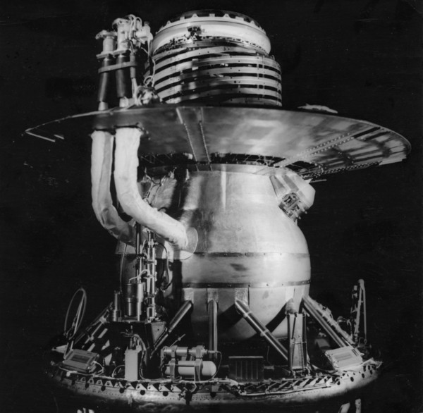 The descent module of the soviet space probe venera 13, 1982.