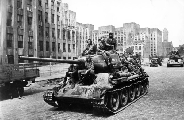 Soviet tanks on the streets of minsk, byelorussia, 1944.