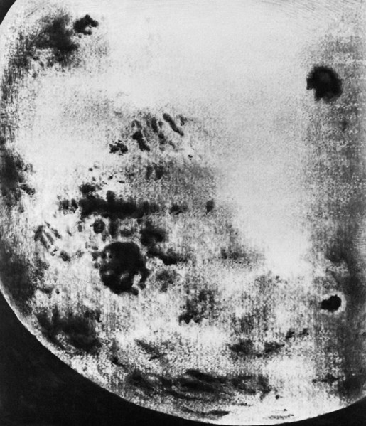 Photograph of the far side of the moon taken by the luna 3 space probe on october 26, 1959.