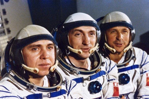 Soyuz t-14, salyut 7, soviet cosmonauts (l to r) aleksandr volkov, vladimir vasyutin, and viktor savinykh, 1985.