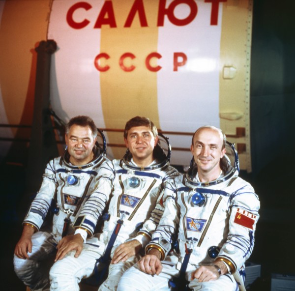 Soyuz t-14, salyut 7, soviet cosmonauts (l to r) georgi grechko, aleksandr volkov, and vladimir vasyutin, 1985.