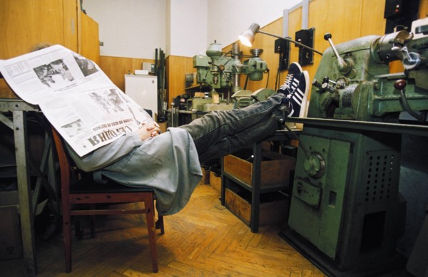 A typical scene - a worker with nothing to do due to a lack of orders during the economic crisis, october 1998.
