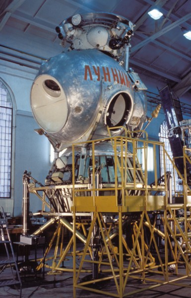 Lunik 1 manned lunar landing module, it was intended to operate in conjunction with the zond 9 spacecraft in 1971.