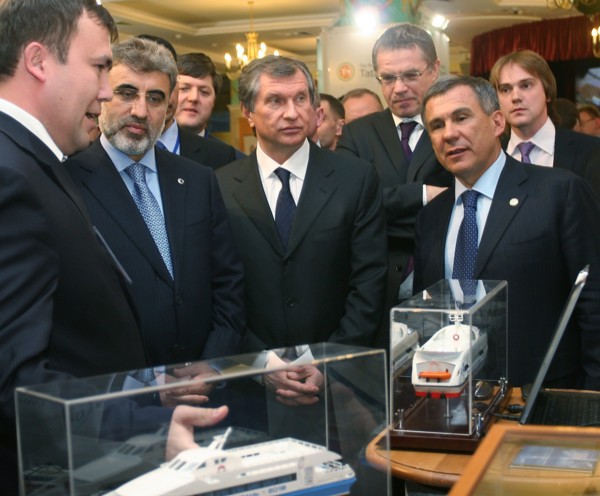 Kazan, russia, march 4, 2011, turkish energy minister taner yildiz (2nd l) and russian vice-prime minister igor sechin (c) view a dsiplay of model yachts before talks at the 11th meeting of the russia...
