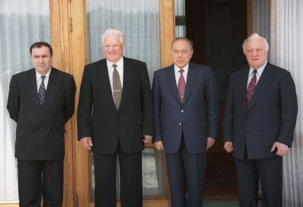 Stavropol krai, l-r: president of armenia levon ter-petrosyan, president of russia boris yeltsin, president of azerbaijan geydar aliyev and president of georgia eduard shevardnadze take part in the ci...