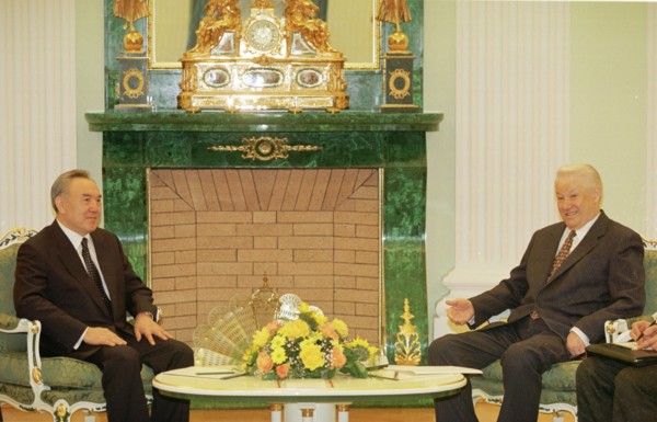 Russian federation, moscow, russian president boris yeltsin met his kazakh president nursultan nazarbayev at noon on thursday, boris yeltsin determined the biletaral relations between russia and kazak...