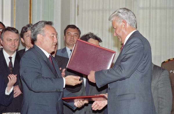 Russia, moscow, president of russia boris yeltsin (r) and president of kazakhstan nursultan nazarbaev are pictured after signing the treaty, may 25, 1992.