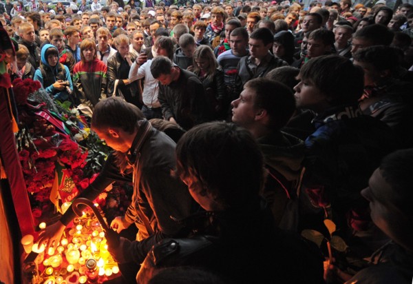 Moscow, russia, september 8, 2011, fans of hc lokomotiv lay flowers and light candles outside the office of the yaroslavl government in moscow to commemorate lokomotiv yaroslavl players who died in a ...