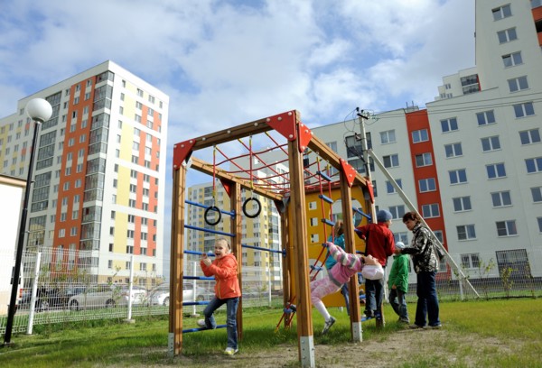 Yekaterinburg, russia, october 7, 2011, playground at akademichesky housing development, in the city of yekaterinburg, according to renova stroi group, the company managing the project, akademichesky ...